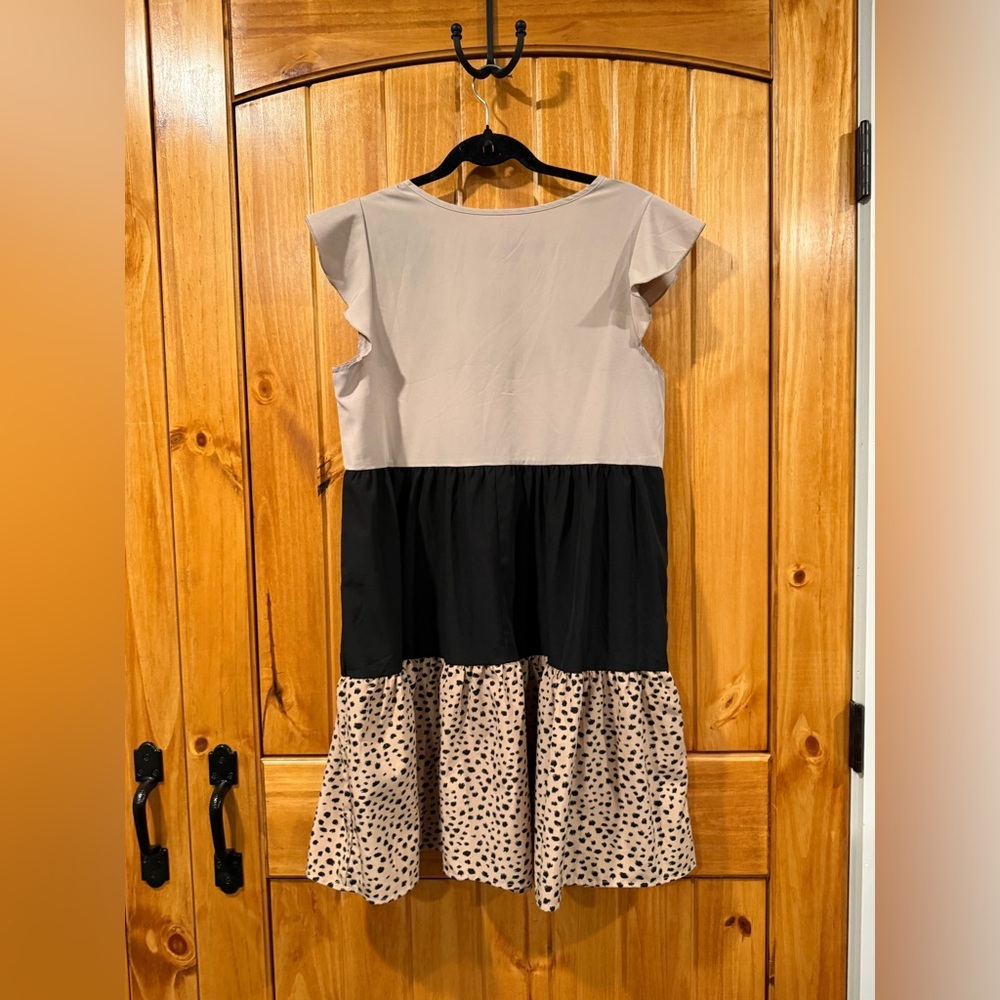 SHEIN cream and black color block dress - Picture 2 of 3